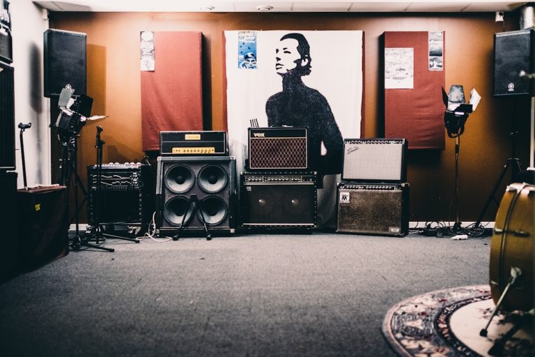 The Art of Sound: Exploring the World of High-End Audio Equipment